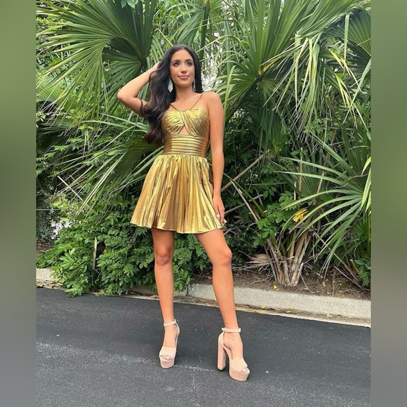 Metallic/Gold party dress - Picture 4 of 7